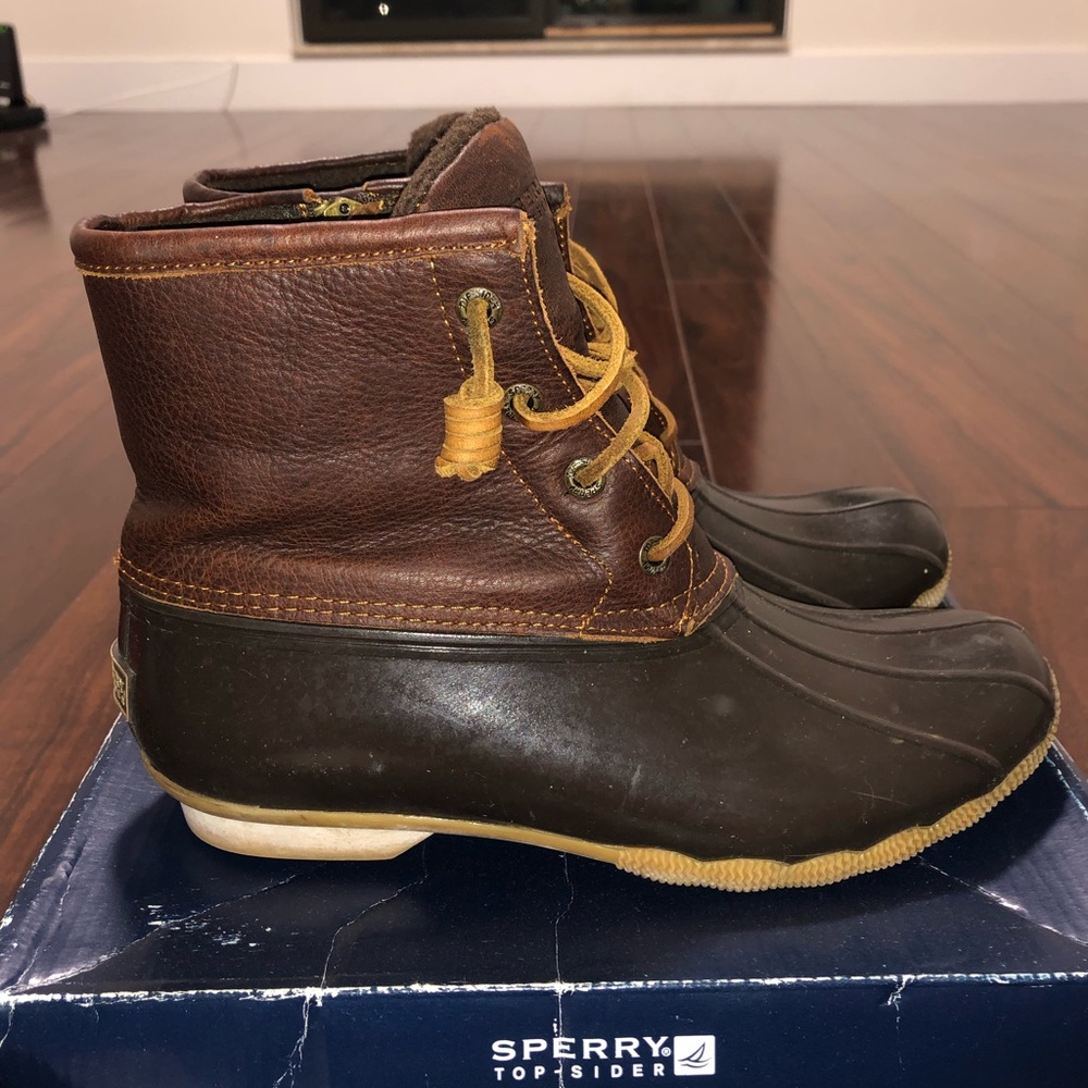 Duck boots